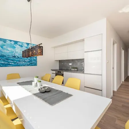 Mediteran Luxury Penthouse With Jacuzzi * Mandre