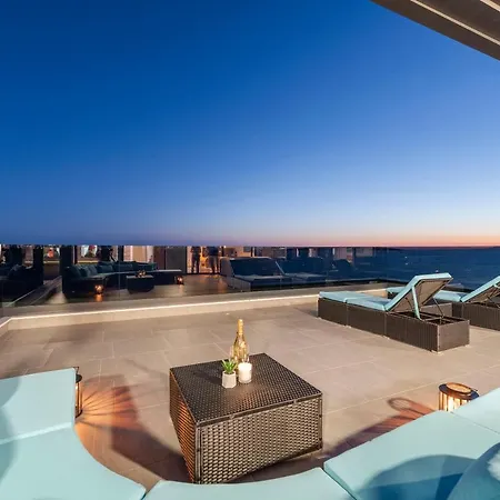 Mediteran Luxury Penthouse With Jacuzzi * Mandre