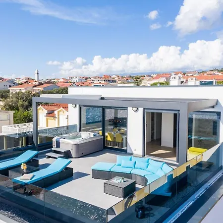 Mediteran Luxury Penthouse With Jacuzzi