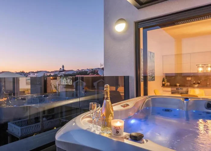 Mediteran Luxury Penthouse With Jacuzzi *