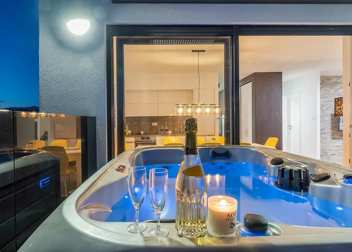 Mediteran Luxury Penthouse With Jacuzzi Lägenhet Mandre