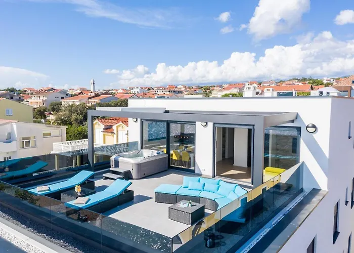 Mediteran Luxury Penthouse With Jacuzzi