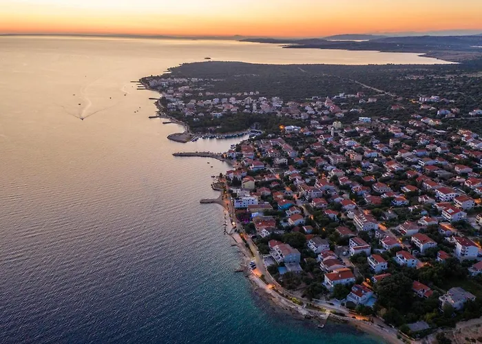 Mediteran Luxury Penthouse With Jacuzzi *
