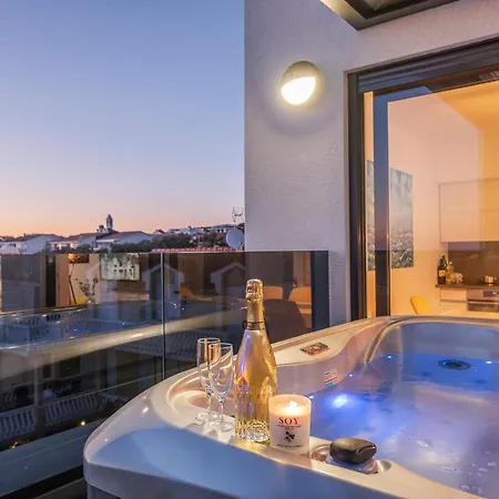 Mediteran Luxury Penthouse With Jacuzzi *
