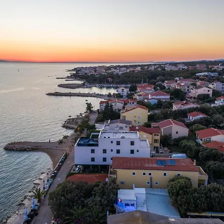 Mediteran Luxury Penthouse With Jacuzzi Appartement Mandre