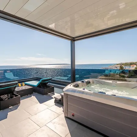 Mediteran Luxury Penthouse With Jacuzzi Appartamento *