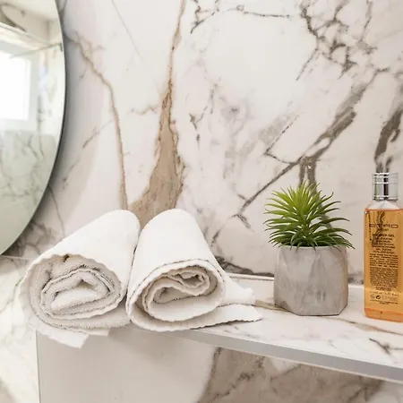 Mediteran Luxury Penthouse With Jacuzzi