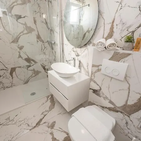Mediteran Luxury Penthouse With Jacuzzi شقة ماندري