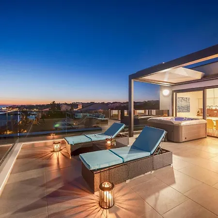شقة Mediteran Luxury Penthouse With Jacuzzi ماندري