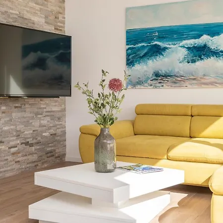 Mediteran Luxury Penthouse With Jacuzzi