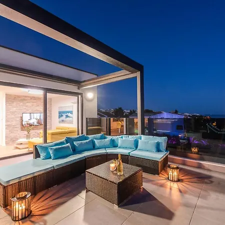 شقة Mediteran Luxury Penthouse With Jacuzzi ماندري