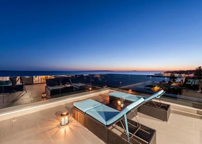 Mediteran Luxury Penthouse With Jacuzzi Apartmán Mandre